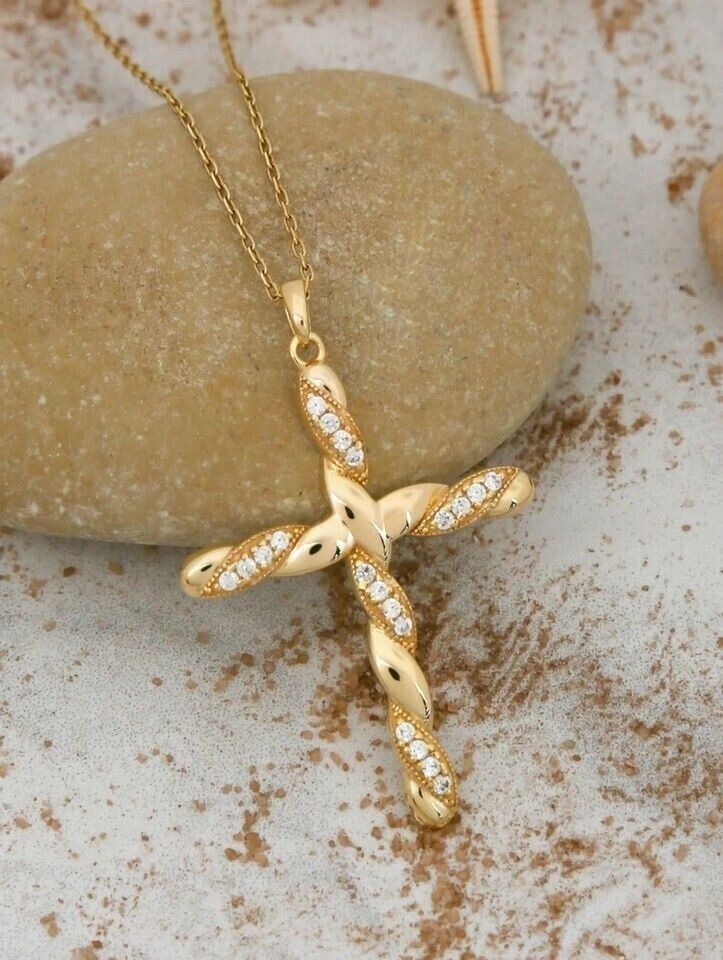 1Ct Round Cut Simulated Diamond Cross Women’s Pendant In 14k Yellow Gold Plated