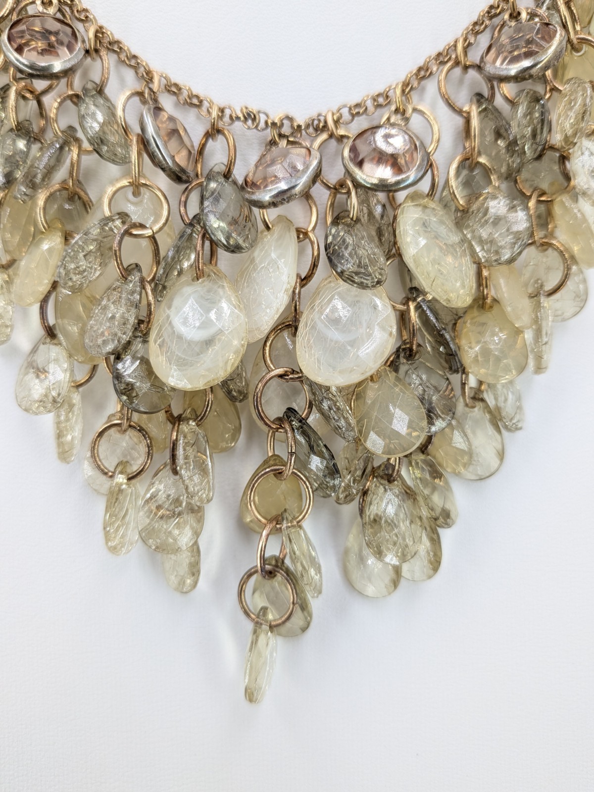 Unsigned Acrylic Leaf Fringe Bib Necklace Clear Cream Mixed Tone 19in 43g Chic