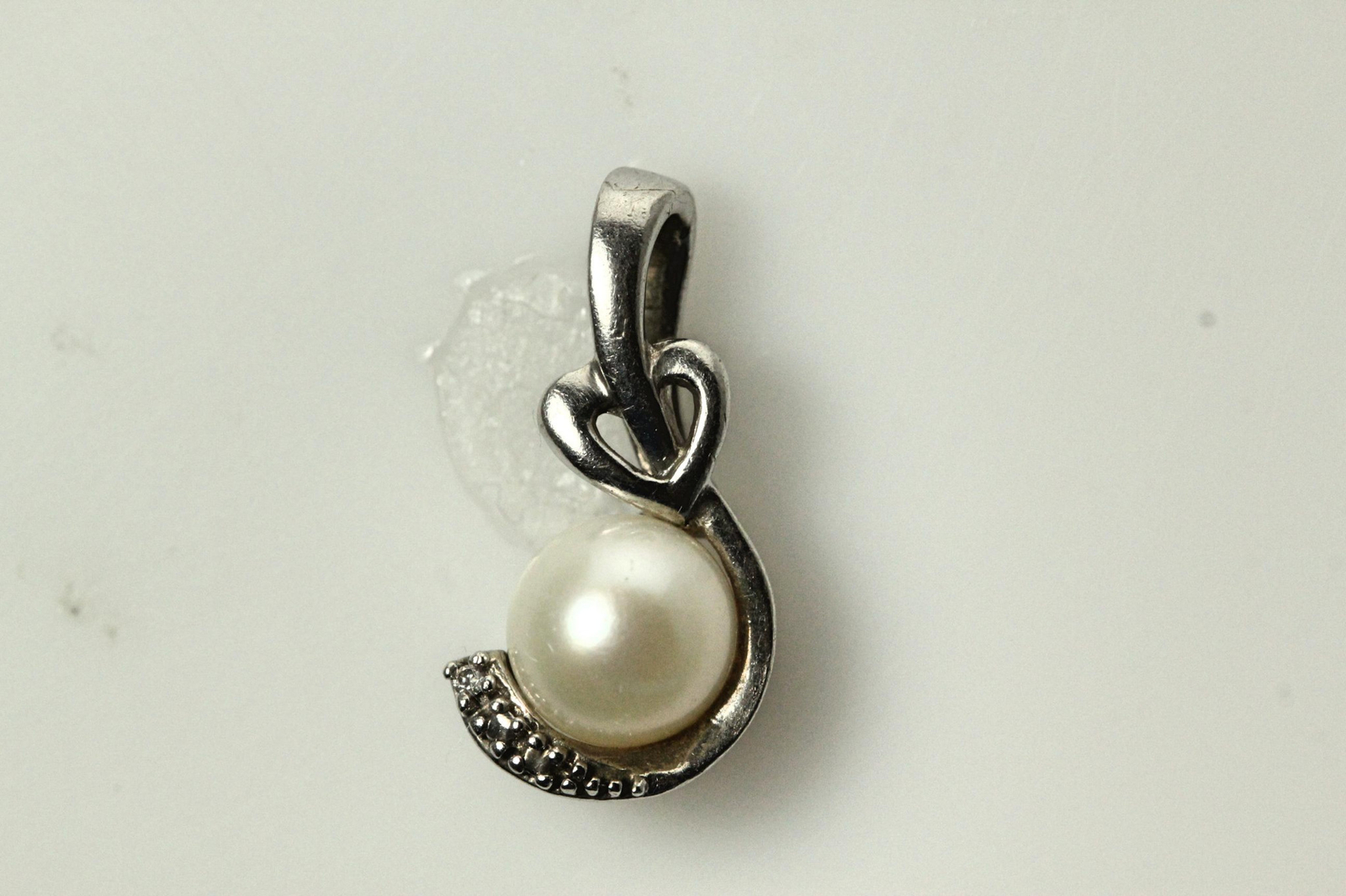 925 Sterling Silver 6.8 mm Pearl Drop Pendant 1.8 Grams (PEN6532)