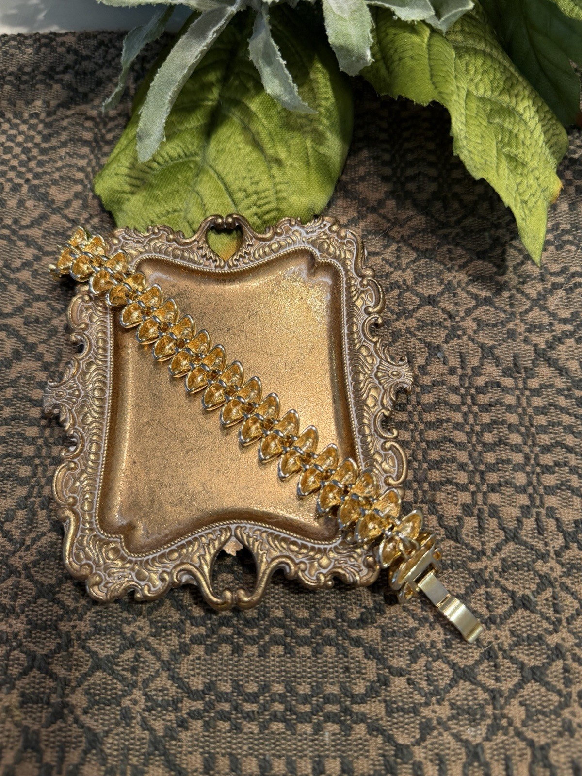 Gold Tone & White Link Chain Bracelet, Fold Over Clasp, 7.5in Metal
