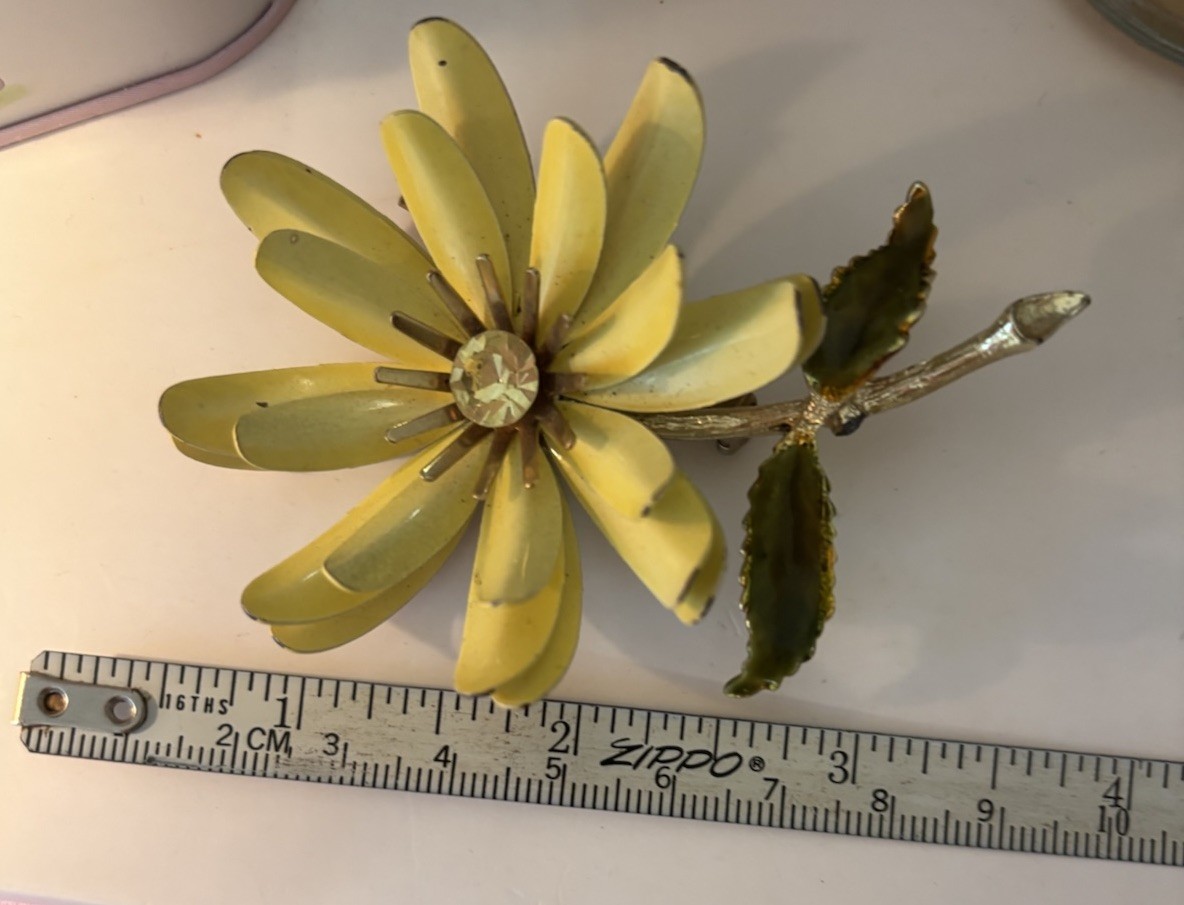 VTG CORO Yellow Enamel Daisy Flower Brooch Pin with Green Leaves 3.5 in