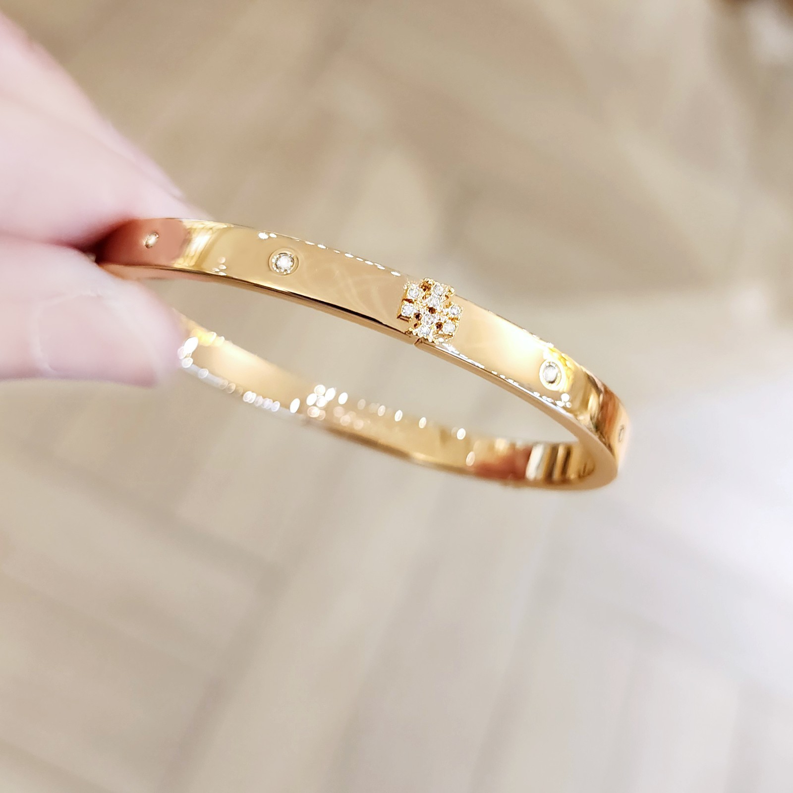 Authentic Tory Burch 18K Gold Plated Pave Logo Hinge Bangle Cuff Bracelet 164157