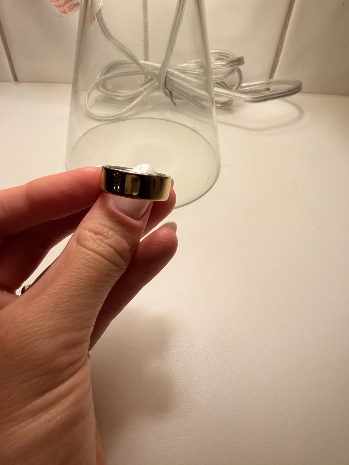 Good Oura gen 4 size 7 w/ charging dock