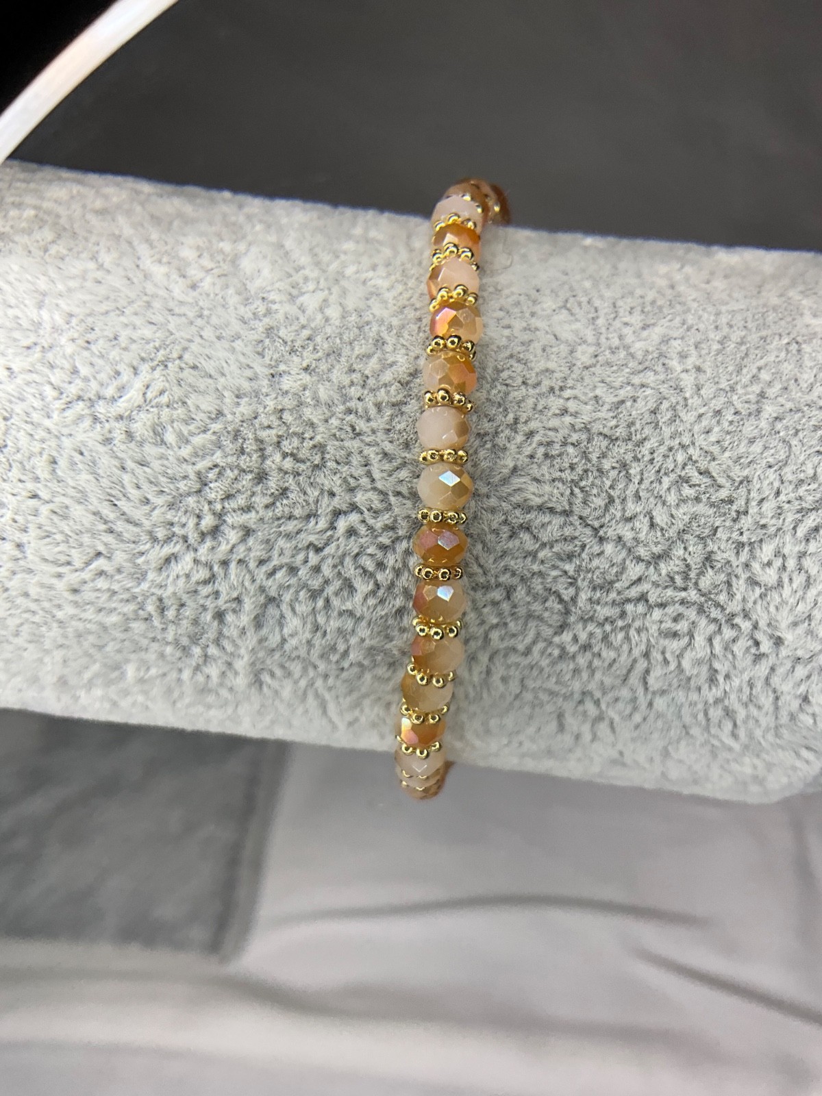 Set of 8 Gold & Champagne Beaded Stackable Bracelets – Excellent Condition