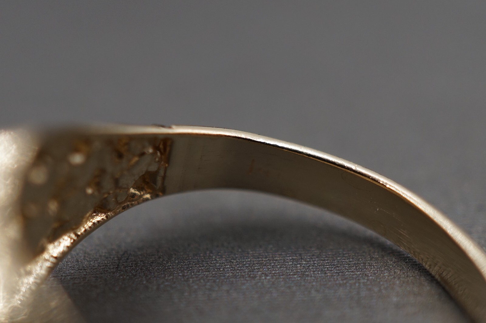 14K Solid Yellow Gold 10MM Diamond Cut Men Women Nugget Band Ring. Size 9.5